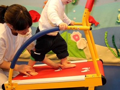 Pequeños aparatos de gimnasia nos ayudan en los programas de neurorrehabilitación infantil Pequeños aparatos de gimnasia nos ayudan en los programas de neurorrehabilitación infantil