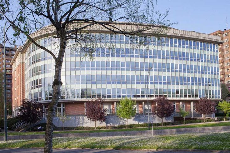 Centro de Día de Personas Mayores Txurdinagabarri Exterior de la Residencia de personas mayores Txurdinagabarri de Bilbao