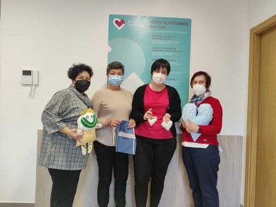 Visita de la asociación Katxalin al Centro de Día de mayores de Bergara