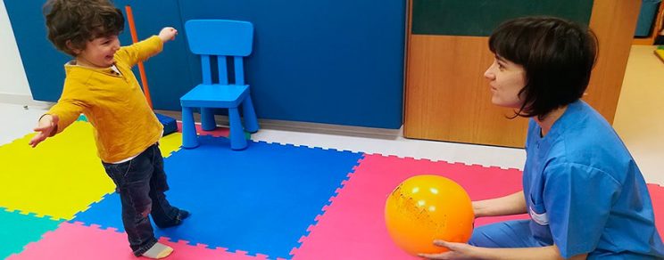 Jolasa tresna terapeutiko gisa Terapeuta y paciente,