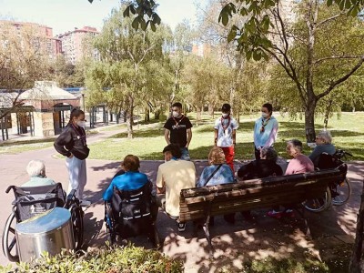 Actividades con jóvenes scouts en la Residencia Txurdinagabarri