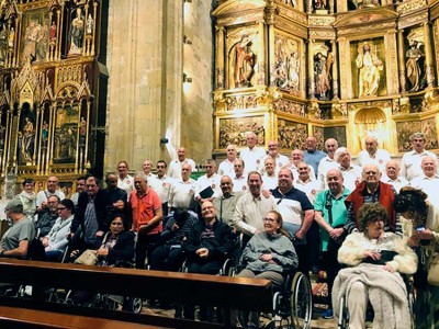 Aita Menni y las familias afectadas celebran con un concierto solidario el Día del Daño Cerebral El Orfeón de la Castaña, junto a personas con daño cerebral