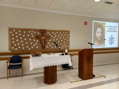 Recordando a quienes nos dejaron en 2022 en la Residencia Txurdinagabarri Altar en la Residencia de perdsonas mayores Txurdinagabarri de Bilbao