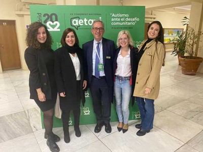 Minerva de Cos, Naroa Odriozola, Macarena Aspiunza eta Cristina Iriarte —Aita Meniko Desgaitasun eta AEN arloko profesionalak—, Joaquin Fuentes psikiatrarekin.