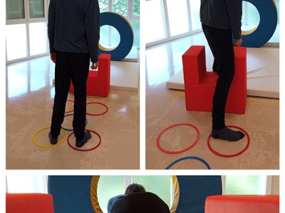 Un paciente, utilizando un circuito de psicomotricidad en el Hospital Aita Menni