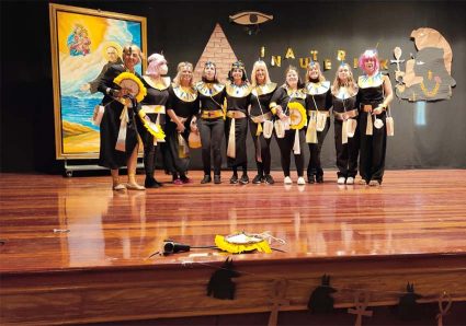 El antiguo Egipto protagoniza el Carnaval 2023 en Aita Menni Las monitoras, en el escenario