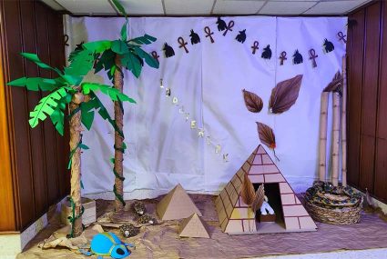 El antiguo Egipto protagoniza el Carnaval 2023 en Aita Menni Decoración del desfile de Carnaval