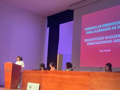Aita Menni, en la Jornada de Orientación Laboral de Enfermería de la UPV/EHU Nerea Gutiérrez, en su intervención en la Jornada de Orientación Laboral de Enfermería