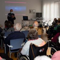 Gabonetako Azoka Txikiko diru bilketa Bizkaiko Elikagaien Bankuari eman diogu El Banco de Alimentos de Bizkaia, en la Residencia de ancianos Txurdinagabarri