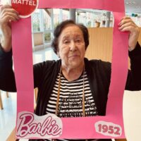 “Barbiek” panpinen mundura garamatza “Barbiek” panpinen mundura garamatza