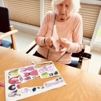 “Barbiek” panpinen mundura garamatza “Barbiek” panpinen mundura garamatza