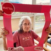 “Barbiek” panpinen mundura garamatza “Barbiek” panpinen mundura garamatza