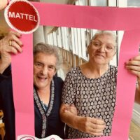 “Barbiek” panpinen mundura garamatza “Barbiek” panpinen mundura garamatza