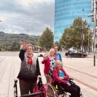 Bilbo erdialdean paseoan Bilbo erdialdean paseoan