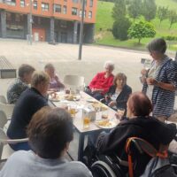 Bilbo erdialdean paseoan Bilbo erdialdean paseoan