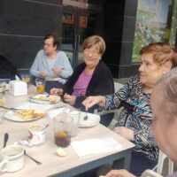 Bilbo erdialdean paseoan Bilbo erdialdean paseoan