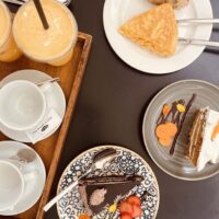 Bilbo erdialdean paseoan Bilbo erdialdean paseoan