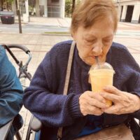 Bilbo erdialdean paseoan Bilbo erdialdean paseoan