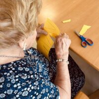 Emakumezkoen futbolari buruz hizketan Celebrando el Mundial femenino en la Residencia Txurdinagabarri
