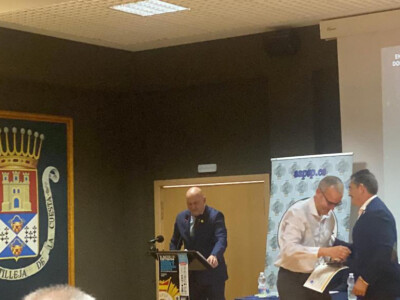 Alberto Sáez de Ibarra recibe el