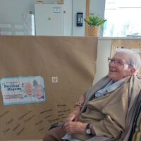 Urriaren 1a, Adinekoen Eguna Día de las Personas Mayores