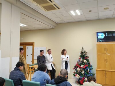 Zuzendaritza Kontseiluak Aita Menni Ospitaleko unitateetara egindako bisitaren une bat.