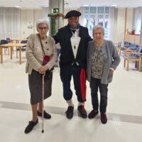 Olentzerok eta haren familiak bisitatu gaituzte Olentzerok eta haren familiak bisitatu gaituzte