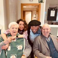 Olentzerok eta haren familiak bisitatu gaituzte Olentzerok eta haren familiak bisitatu gaituzte