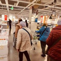 Goizean erosketak egiten Ikean Goizean erosketak egiten Ikean