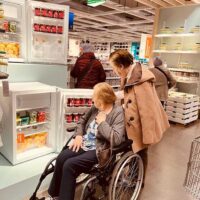 Goizean erosketak egiten Ikean Goizean erosketak egiten Ikean