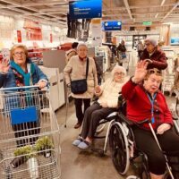 Goizean erosketak egiten Ikean Goizean erosketak egiten Ikean