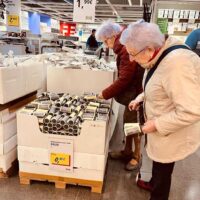 Goizean erosketak egiten Ikean Goizean erosketak egiten Ikean