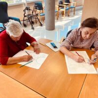 El testigo de la Korrika recorre la Residencia Txurdinagabarri