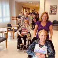 El testigo de la Korrika recorre la Residencia Txurdinagabarri