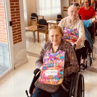 El testigo de la Korrika recorre la Residencia Txurdinagabarri