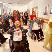 El testigo de la Korrika recorre la Residencia Txurdinagabarri