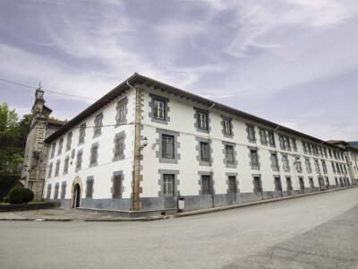 Orozkoko (Bizkaia) Jesus-Maria Egoitza Zentroa kudeatzen dugu Centro Jesús Maria de Ibarra (Orozko)