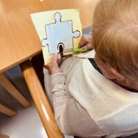 Adineko pertsonenganako begirada aldatzeko puzzle bat