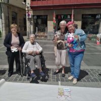 Adineko pertsonenganako begirada aldatzeko puzzle bat