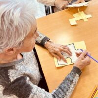 Adineko pertsonenganako begirada aldatzeko puzzle bat