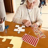 Adineko pertsonenganako begirada aldatzeko puzzle bat