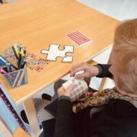 Adineko pertsonenganako begirada aldatzeko puzzle bat