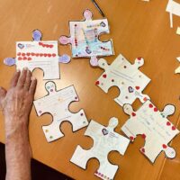 Adineko pertsonenganako begirada aldatzeko puzzle bat