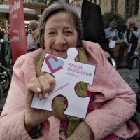 Adineko pertsonenganako begirada aldatzeko puzzle bat