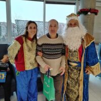 La visita de los Reyes pone el broche final a las celebraciones navideñas en Txurdinagabarri