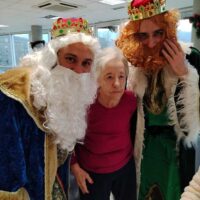 La visita de los Reyes pone el broche final a las celebraciones navideñas en Txurdinagabarri