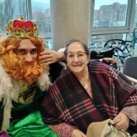 La visita de los Reyes pone el broche final a las celebraciones navideñas en Txurdinagabarri