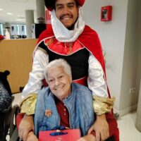 La visita de los Reyes pone el broche final a las celebraciones navideñas en Txurdinagabarri