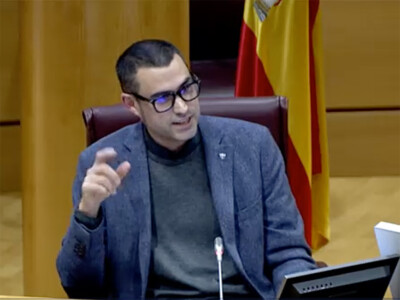 Jon Garcia Ormaza, Senatuan: “Suizidioaren prebentzioan hezi daiteke, eta haurtzaroan hasi behar da” El psiquiatra Jon García Ormaza, durante su intervención en el Senado