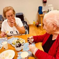 Cocina intergeneracional para el Día de la Madre